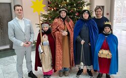 Sternsinger bringen Segen ins Landratsamt Landsberg am Lech