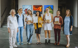 Stress wird sichtbar: Preisübergabe für FOS-Künstlerinnen