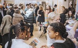 Erfolgreiche dritte Jobmesse „Jump into Work